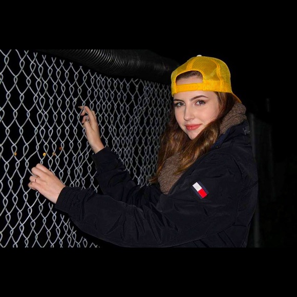 TOMMY HILFIGER wind breaker with hood - Picture 3 of 6